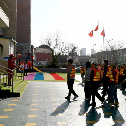 小太阳华云幼儿园 2025年“亲子安全趣味运动会”﻿纪实