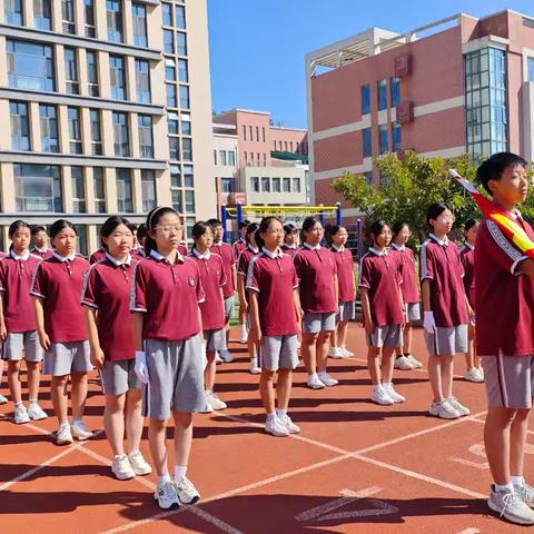 《珍惜时间，学会学习》——潍坊高新区（上海）新纪元学校升旗仪式