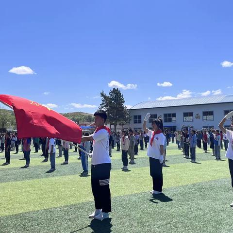 “学习二十大  争做好队员”——雅尔根楚学校新队员入队仪式