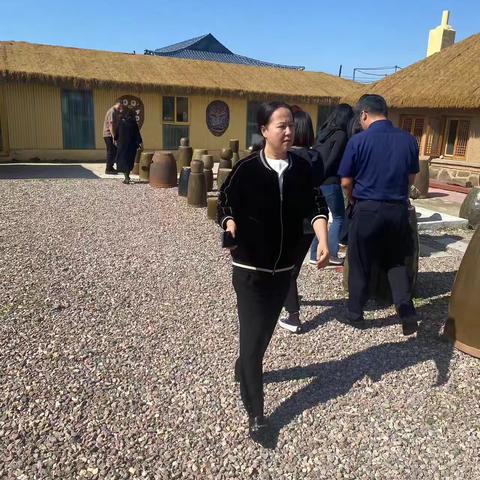 爱家乡，共筑梦——乡科级干部进修班一班参加爱家乡教育活动