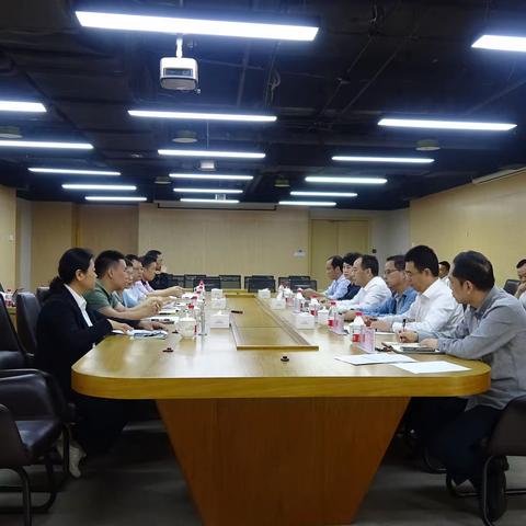 省、市、区三级无党派界别委员到海口12345综合服务热线管理中心调研