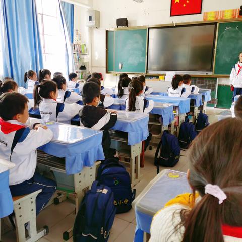 劳动见成长，整理我最棒—曙光小学‘’整理书桌、书包、路队”竞赛活动