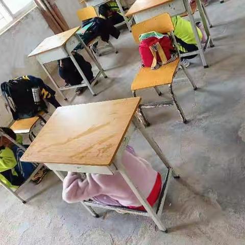 "安全驻我心"嫘祖初中开展防地震演练、消防安全知识讲解及法制进校园活动