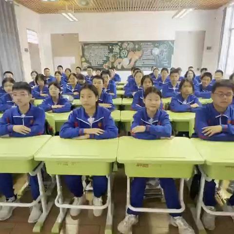 “活力校园，课桌操风采” ——班际课桌操比赛展示