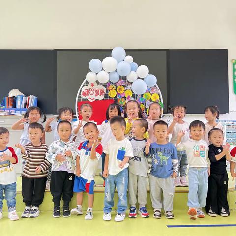 浓浓中秋情，快乐中秋节——吉首市第五幼儿园小班组中秋节活动。