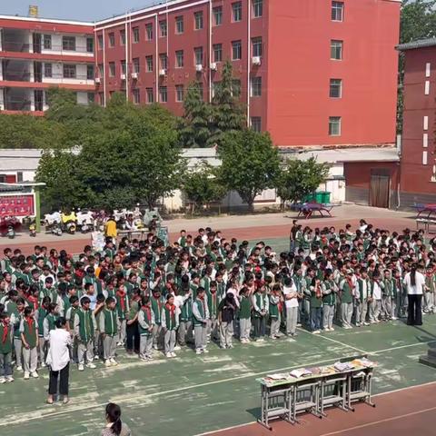 书市大集乐淘淘，浓郁书香润童年一城关镇龙星小学书市大集活动