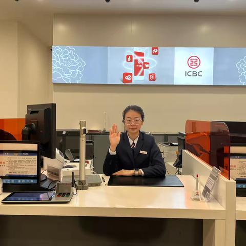 佛冈支营服务明星——何颖仪