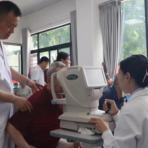 莲湖区双拥办组织拥军企业开展进部队“义诊”活动