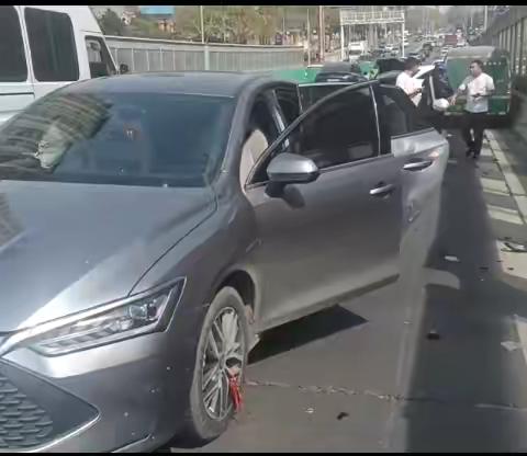 莲湖区退役军人战旗应急救援队副队长张佩勇救事故被困人员，彰显军人本色