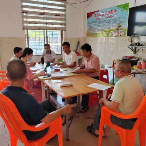 戴婷娟律师在临高县皇桐镇龙波居委会开展《民法典》、《信访工作条例》法律知识宣传讲座