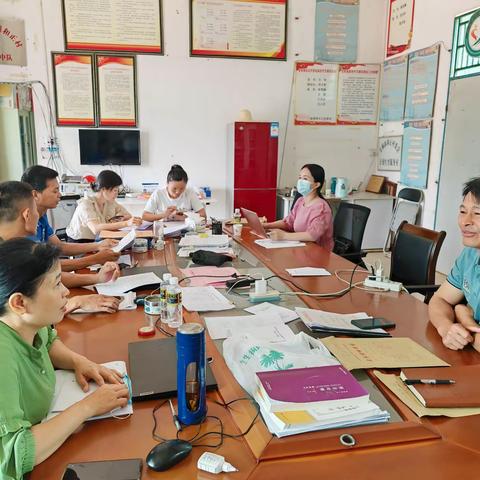 戴婷娟律师在临高县皇桐镇和正村委会开展《民法典》、《信访工作条例》法律知识宣传讲座