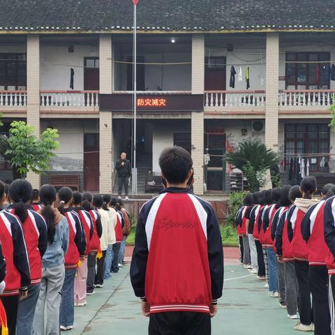 暮春初夏，你是最美五月天——深渡中心学校第十四周值周总结