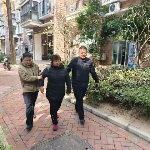 居民突发疾病，观湖润城网格员及时响应送医