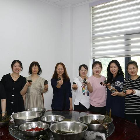 “粽叶飘香，品味端午”——区住建局质安中心开展“我们的节日 端午节”包粽子活动