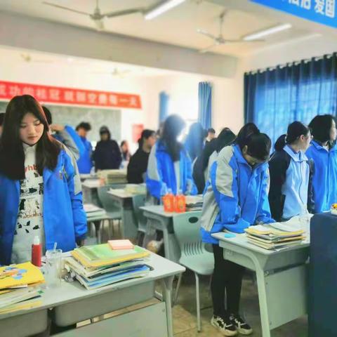 听党话，跟党走，树新风，展班貌