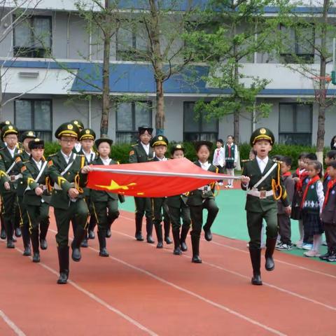 新世纪光华学校小学部第九周升旗仪式暨主题班会