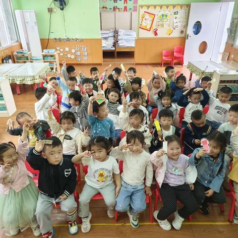 芷江二幼小一班四月成长记
