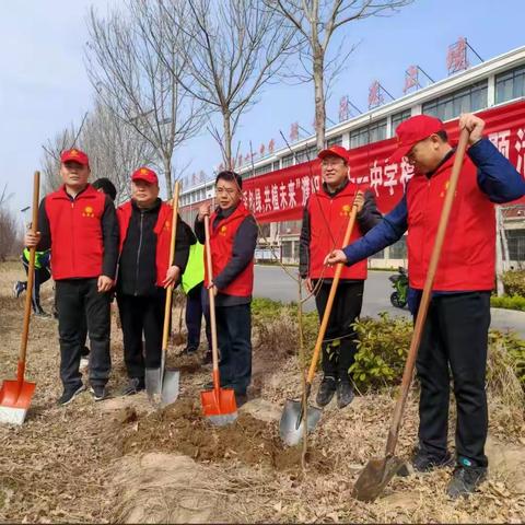 “携手创绿 共植未来” 濮阳县第十一中学植树节主题活动