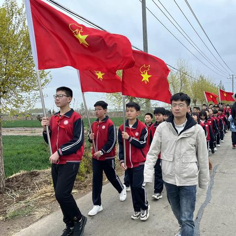 清明祭扫先烈墓  缅怀英雄寄哀思——五公镇中心学校清明节扫墓活动