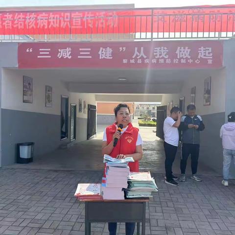 健康知识进校园    志愿服务润心田