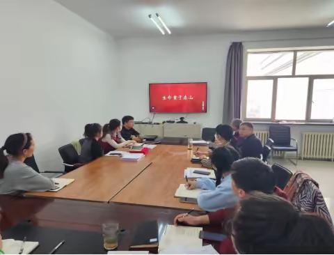 乌兰浩特市总工会组织职工观看 《生命重于泰山》专题片