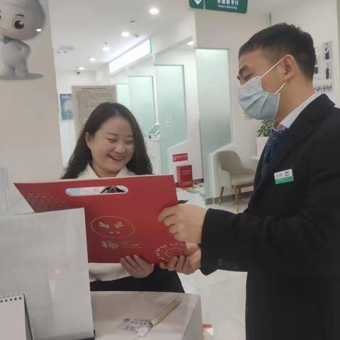 坚守岗位，善意暖人心