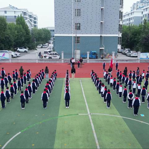 学习二十大，争做好队员——实验学校小学部2023年第二批少先队员入队仪式