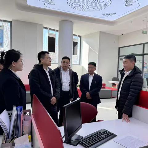区分行党委委员、行长助理李易楠一行莅临赤峰平庄支行调研指导工作
