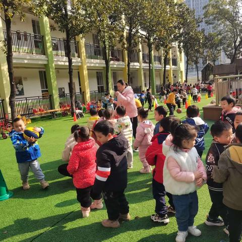 嘉乐堡幼儿园小二班—🌠我是“小球星”🏀⚽️