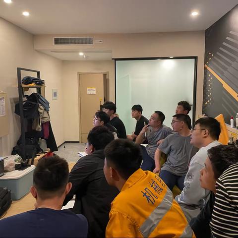 机械化维修一车间维修一工队开展4月份每周一学