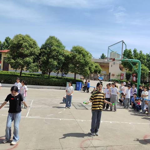 驰骋赛场，青春飞扬——花石双语实验学校（山张校区）春季趣味运动会