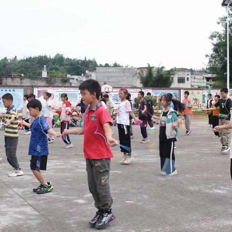 “跳出健康，跳出快乐”——平南县大鹏镇小学学区跳绳展评活动