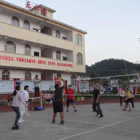 “与球共舞展风采，凝心聚力现本色”——平南县大鹏镇小学学区第十二届教职工气排球比赛