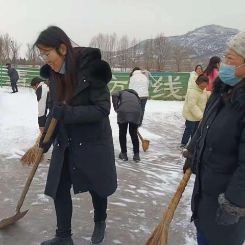 闻雪而动  感谢有您—平泉学校家长扫雪除冰纪实