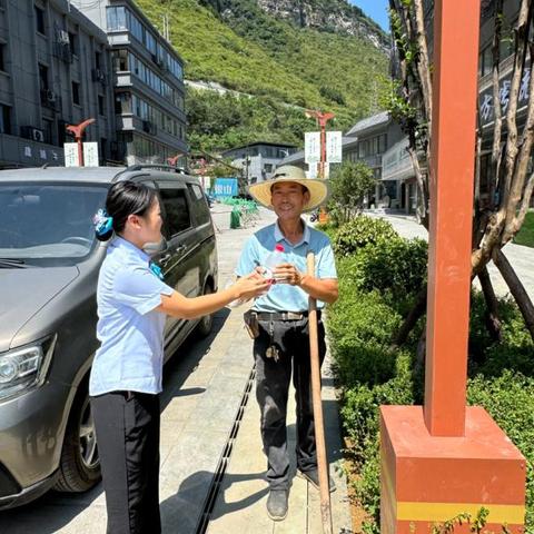 夏日送清凉  情系辛劳人