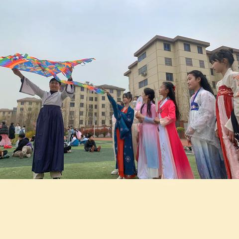 “读红楼、品红楼、演红楼”————泗水小学五（11）班 《红楼春趣》课本剧表演