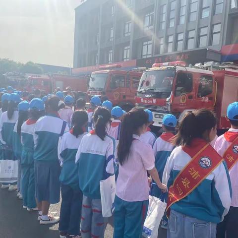 走进消防队，致敬火焰蓝——泗水小学