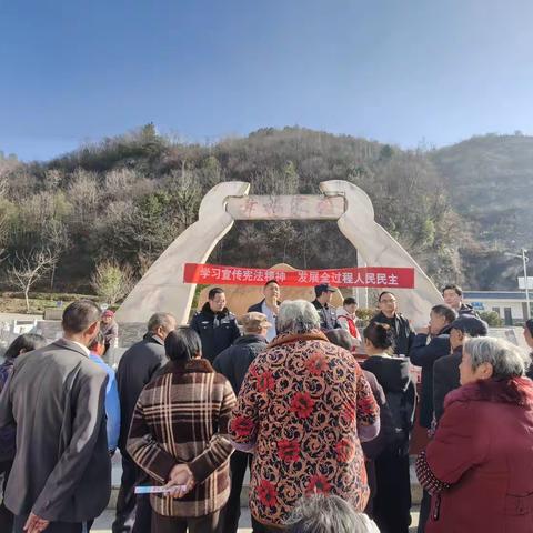 西照川镇开展“12·4”宪法宣传活动