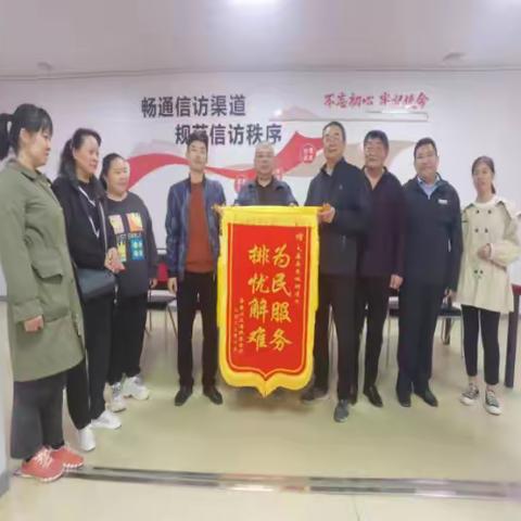 【奓巷社区】社区化解邻里纠纷 居民送来锦旗感谢