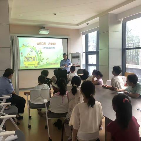 甸柳新村街道开展：“一盔一带”萌娃说，解锁交通安全新玩法