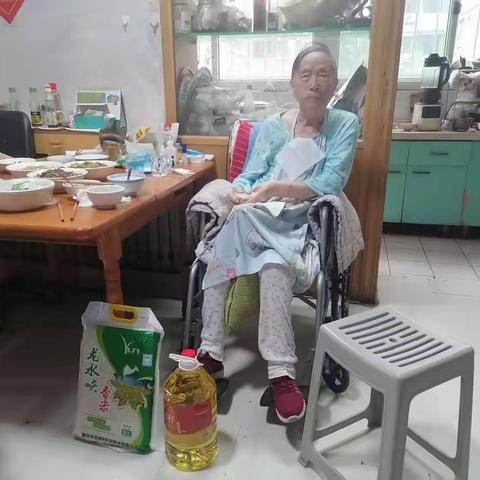 甸柳新村街道甸南社区开展：“双节暖情行，甸南温情至”活动