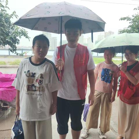 雨里的伞，课上的光：半月砚田，师与生共赴成长