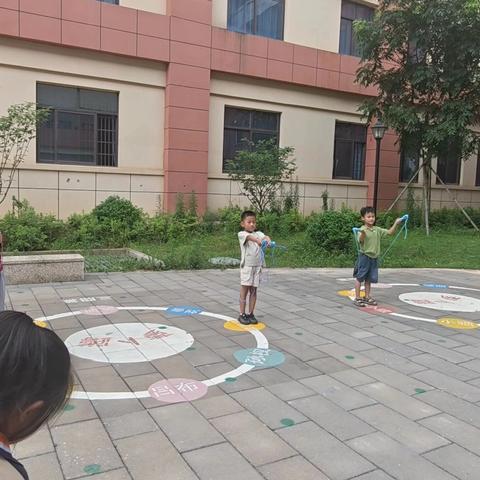 “跃动青春，绳彩飞扬”——东兴中学一2班跳绳比赛