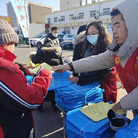 文化路街道红旗里社区开展“尚俭崇信尽责 同心共护食品安全”食品安全宣传活动