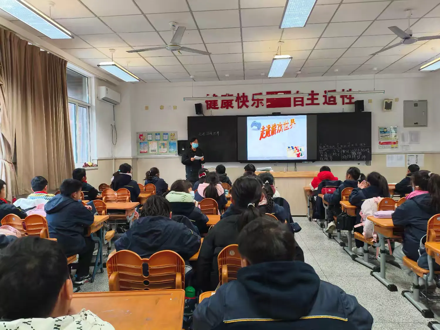 简篇-【灵美龙小·校本教研】“金陵好课堂”:AI进校园:趣味实践中解锁智能小技巧——龙潭中心小学综合实践校本研修系列活动(四)