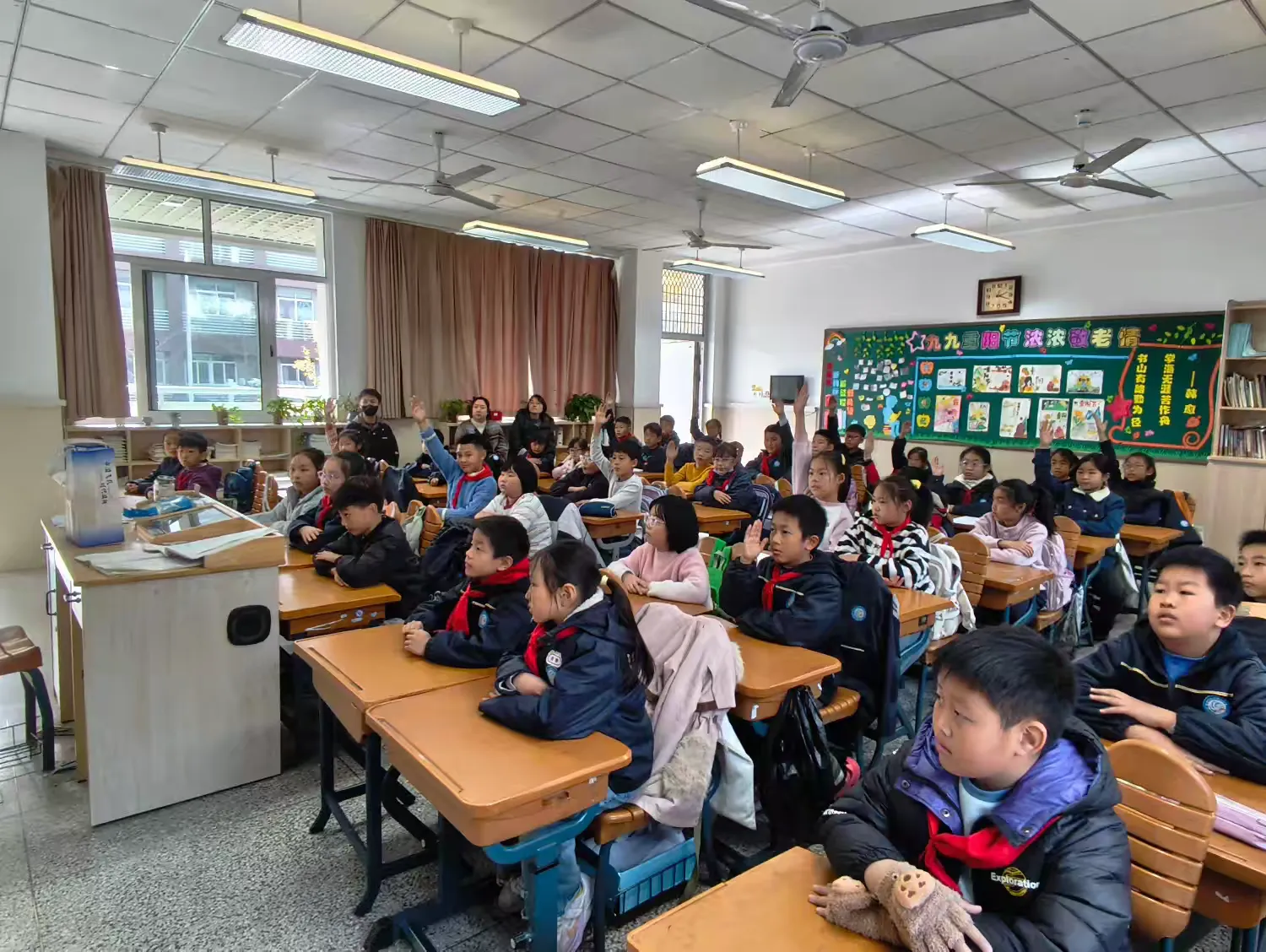 简篇-【灵美龙小·校本教研】“金陵好课堂”:AI进校园:趣味实践中解锁智能小技巧——龙潭中心小学综合实践校本研修系列活动(四)