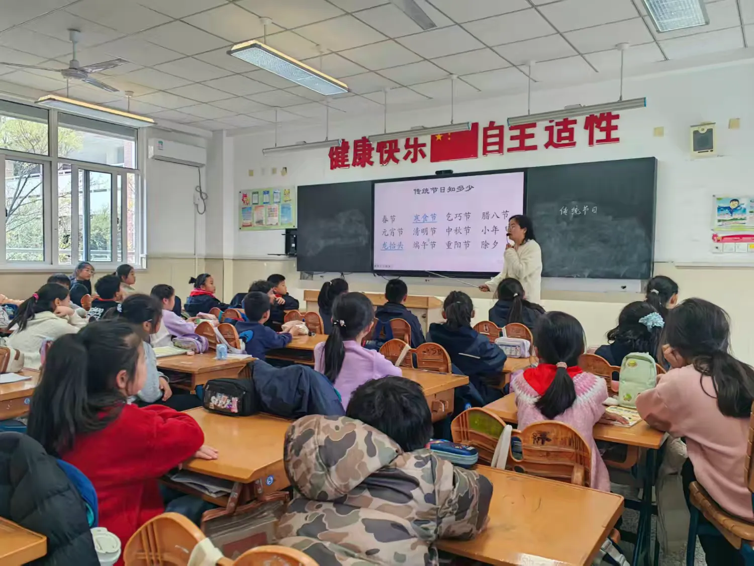 简篇-【灵美龙小·校本教研】传承节日文化,共研实践课堂——龙潭中心小学综合实践校本研修