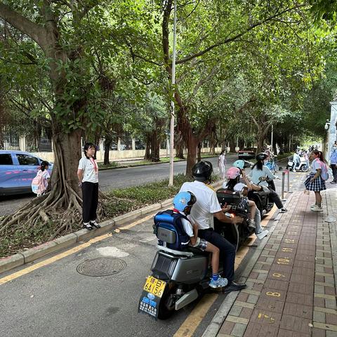 海南鲁迅中学巴哈马校区护学岗工作纪实