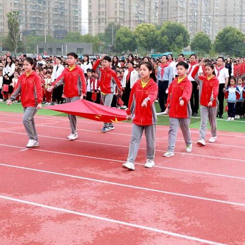 【人民路·A+教育】向国旗宣誓，做六好少年——滨海县实验小学人民路校区开展“在国旗下庄严宣誓”活动