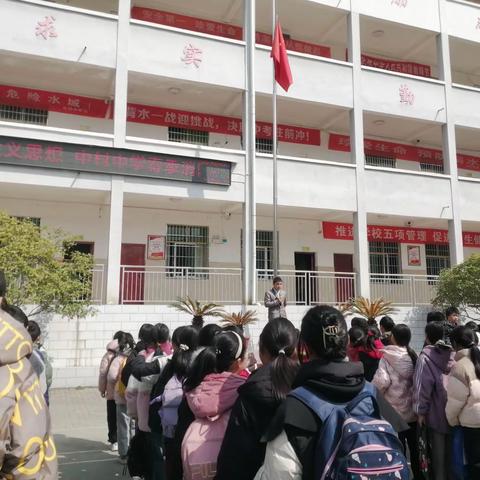 学习雷锋精神，争当文明先锋             ——中村中学雷锋月活动纪实